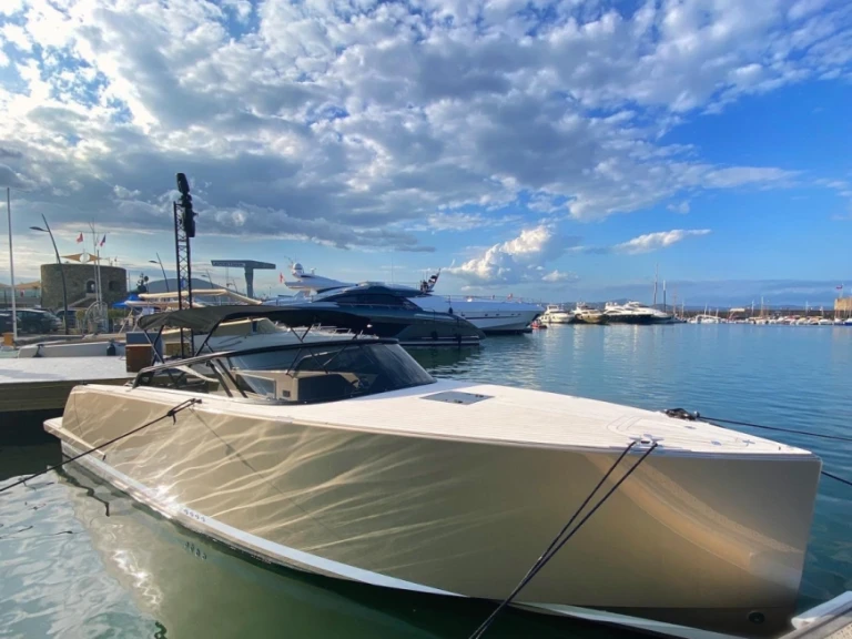 Motorboot te huur in Saint-Tropez voor de beste prijs