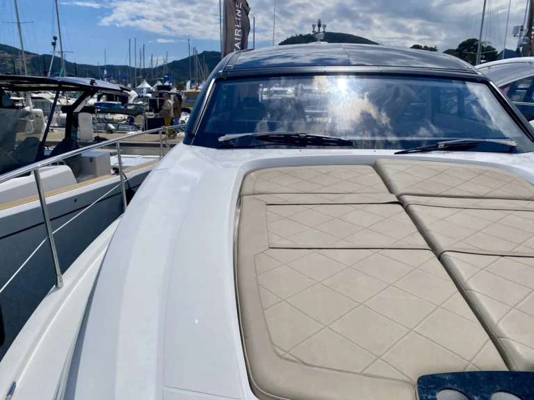 Bootverhuur Fairline Fairline 50 in Port Grimaud via SamBoat