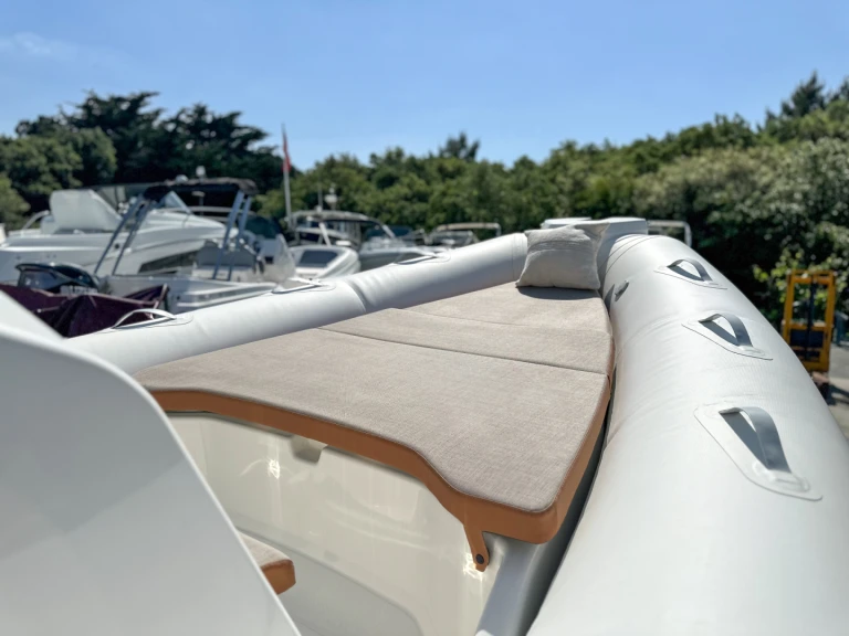 Huur een Zodiac Medline 7.5 in La Flotte