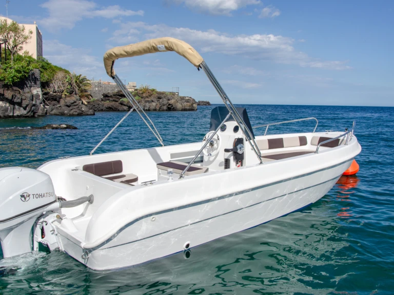 Huur een cosiver Charro 555 in Catania