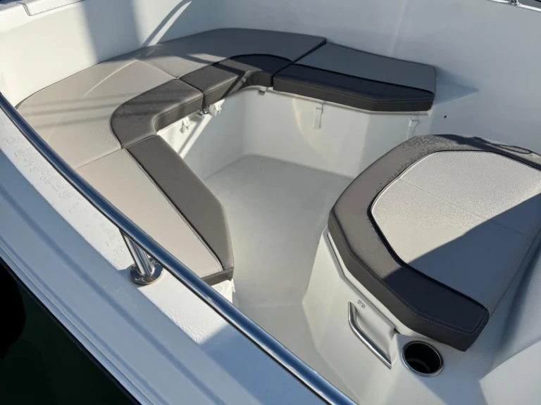 Verhuur Motorboot Jeanneau met vaarbewijs