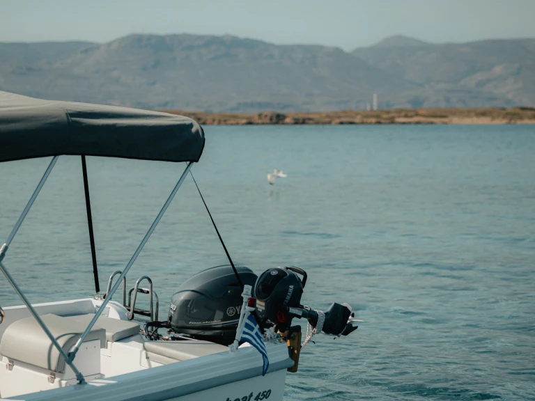Motorboot te huur in Órmos Makry-Gialoú voor de beste prijs