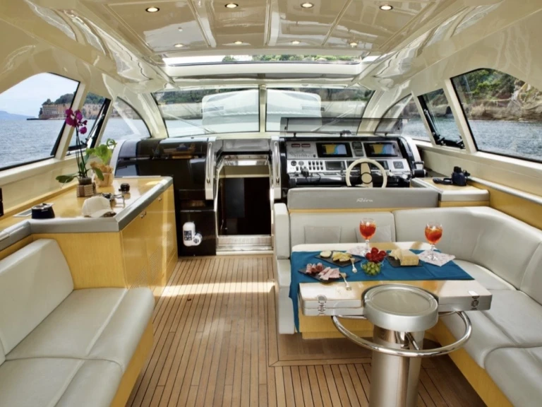 Huur een Riva riva ego 68 in Napels