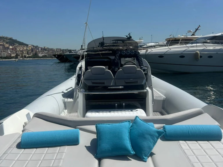 Bootverhuur Napels goedkoop Strider 11