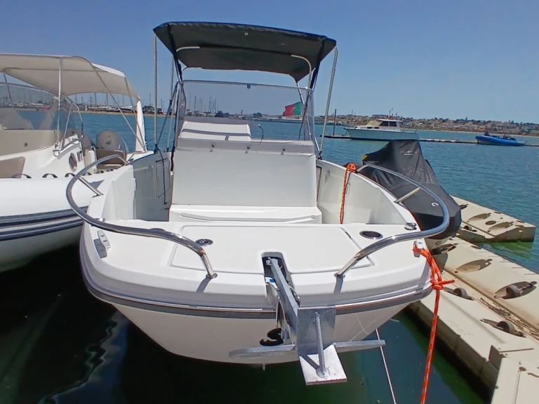 Verhuur Motorboot Bénéteau met vaarbewijs