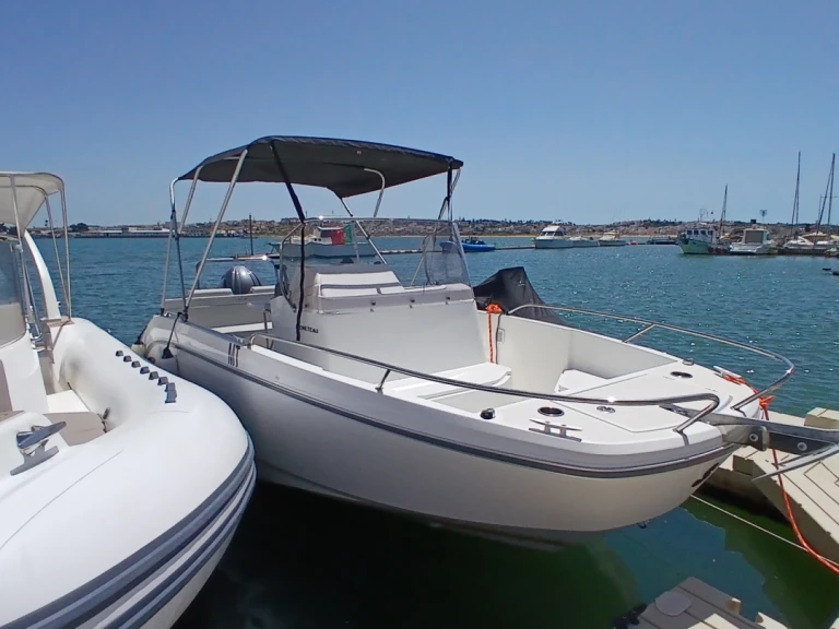 Motorboot te huur in Portimão voor de beste prijs