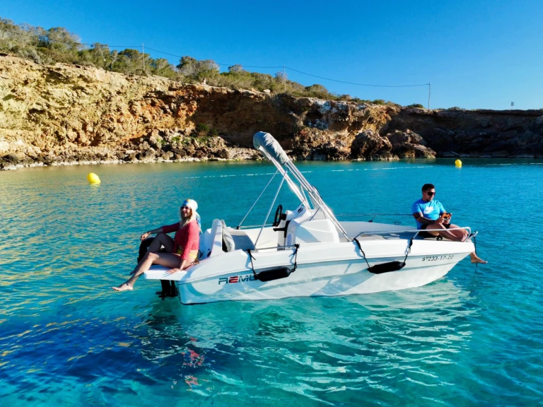 Huur een Remus Remus 450 open in Sant Antoni de Portmany