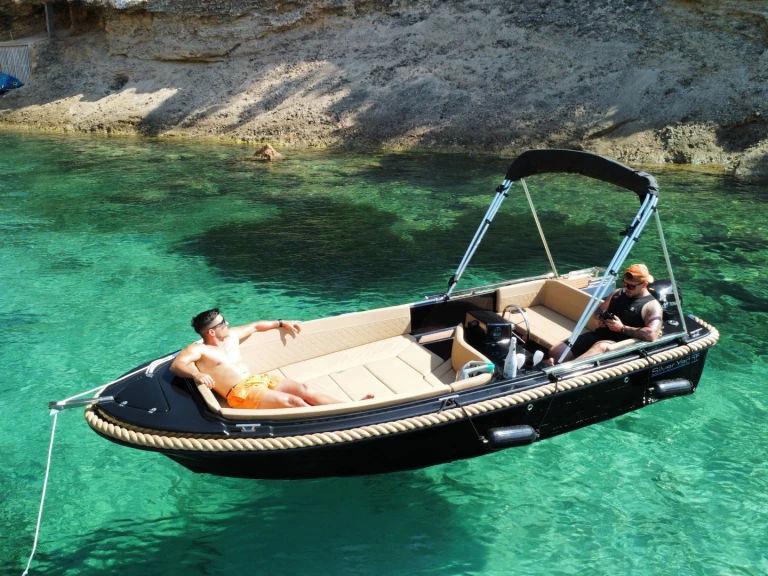 Verhuur Motorboot Silent Yachts met vaarbewijs