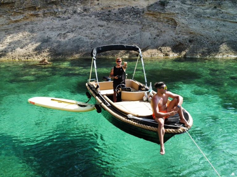 Motorboot te huur in Sant Antoni de Portmany voor de beste prijs