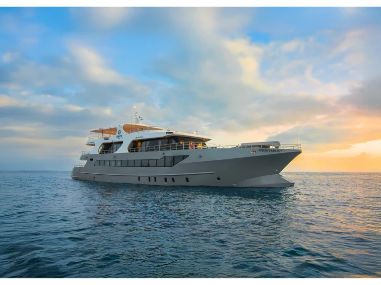  Luxury Motor Yacht - Tribute te huur van particulier of professional in Puerto Baquerizo Moreno