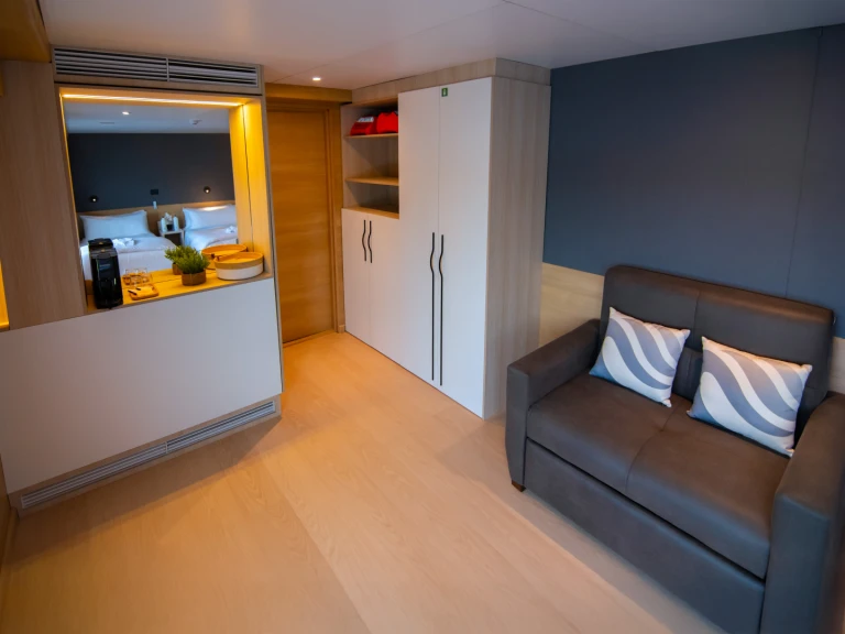 Huur een  Luxury Motor Yacht - Tribute in Puerto Baquerizo Moreno