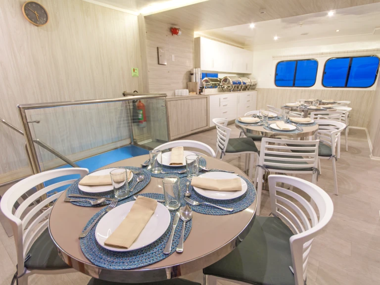 Huur een  Motoryacht - Solaris in Puerto Baquerizo Moreno