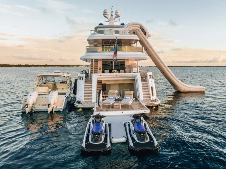Hargrave ROMEO FOXTROT te huur van particulier of professional in Nassau