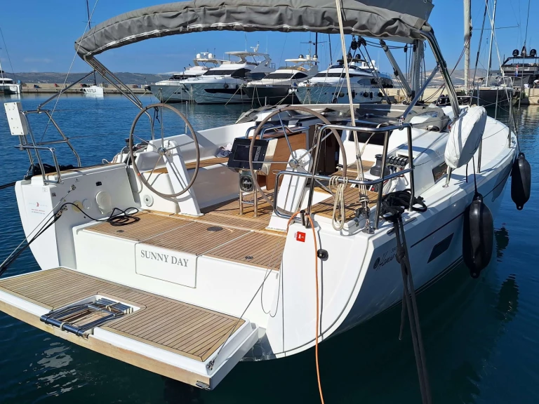 Zeilboot te huur in Kaštela voor de beste prijs
