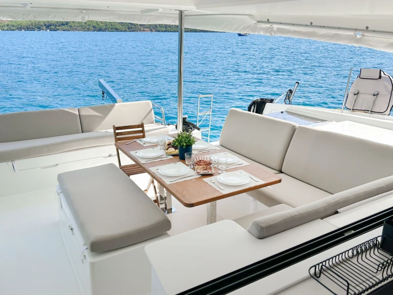 Verhuur Catamaran Fountaine Pajot met vaarbewijs