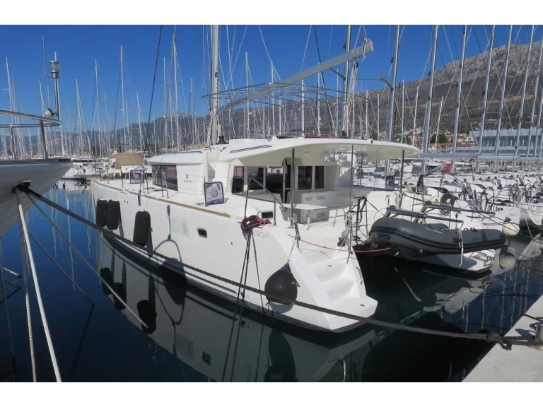 Verhuur Catamaran Lagoon met vaarbewijs