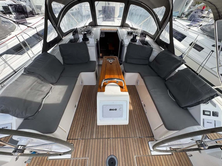 Bootverhuur Trogir goedkoop Bavaria C42