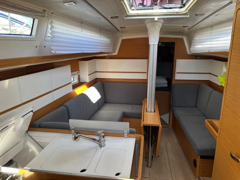 Bootverhuur Elan E4 in Pula via SamBoat