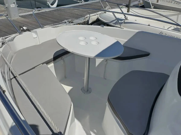 Verhuur Motorboot Jeanneau met vaarbewijs