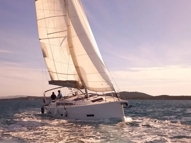 Bootverhuur Dufour Dufour 430 in Hyères via SamBoat