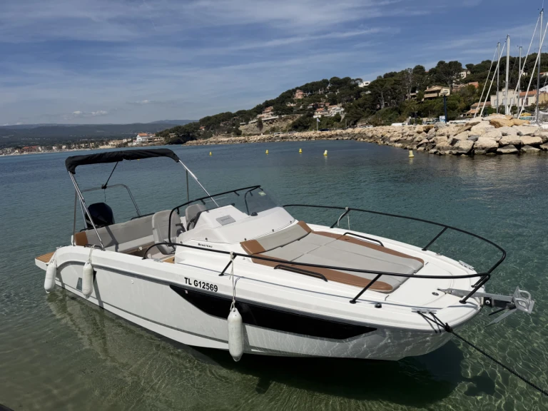 Bénéteau Flyer 8 SUNdeck te huur van particulier of professional in La Madrague