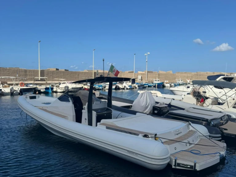 Bootverhuur Poltu Quatu goedkoop MX 11 Coupé