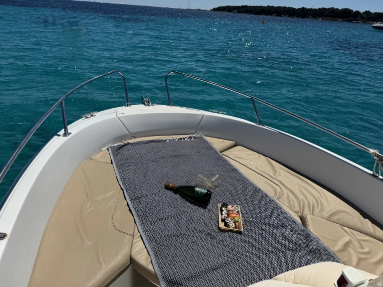 Verhuur Motorboot Jeanneau met vaarbewijs