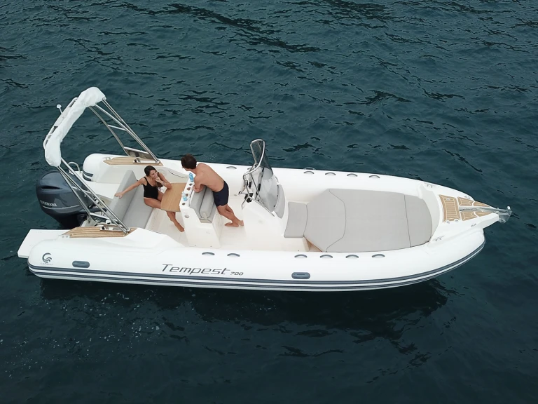Bootverhuur Le Lavandou goedkoop Tempest 700 Open