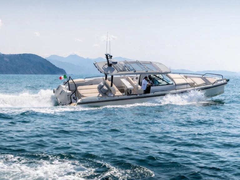 Verhuur Motorboot Axopar met vaarbewijs