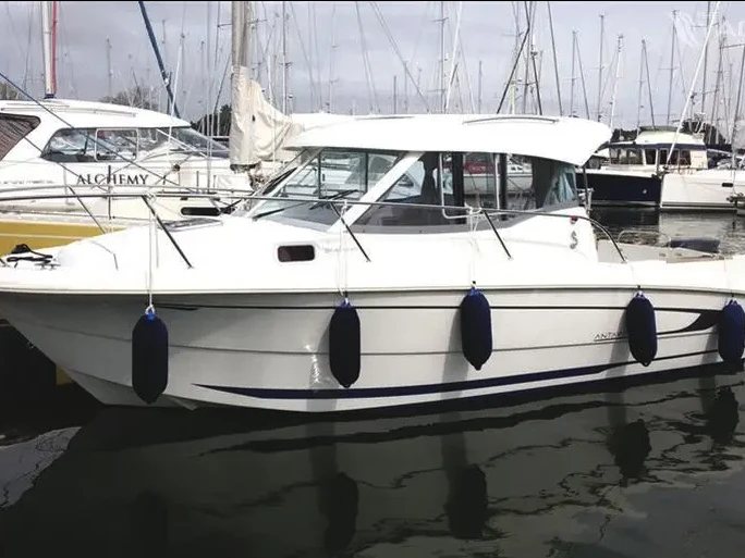 Verhuur Motorboot Bénéteau met vaarbewijs