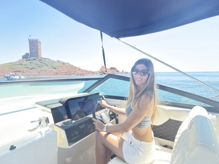Sea Ray  250 sdx te huur van particulier of professional in Port Fréjus