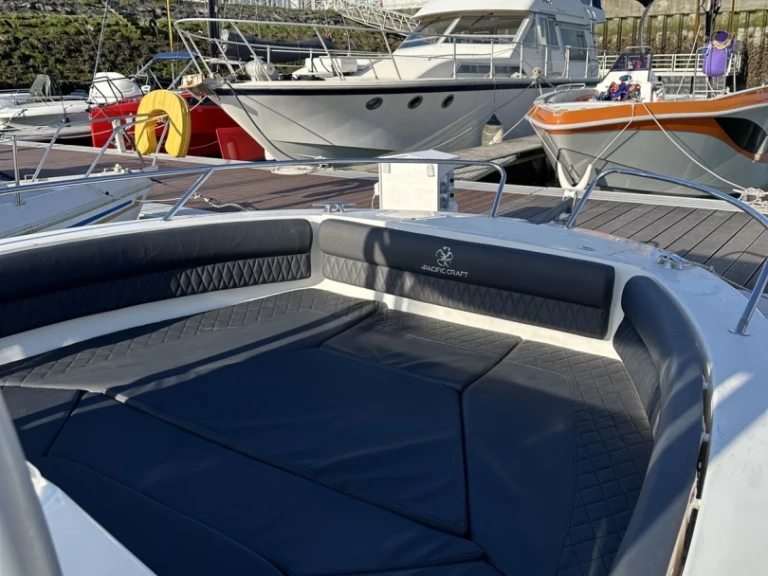 Huur een Pacific Craft Pacific Craft 750 Open in La Rochelle
