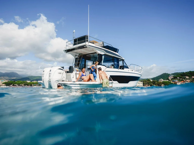 Huur Motorboot met of zonder schipper Jeanneau in Cannes