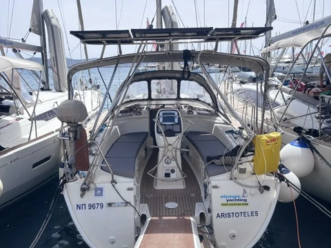 Huur een Bavaria Bavaria 38 Cruiser in Lávrio