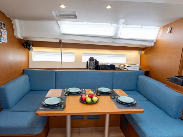 Bootverhuur Jeanneau Sun Odyssey 490 in Malé via SamBoat