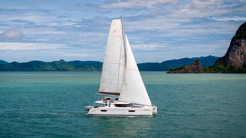 Huur een Fountaine Pajot Saba 50 in Ao Po