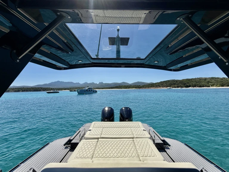  Virtue V10 Top te huur van particulier of professional in Olbia