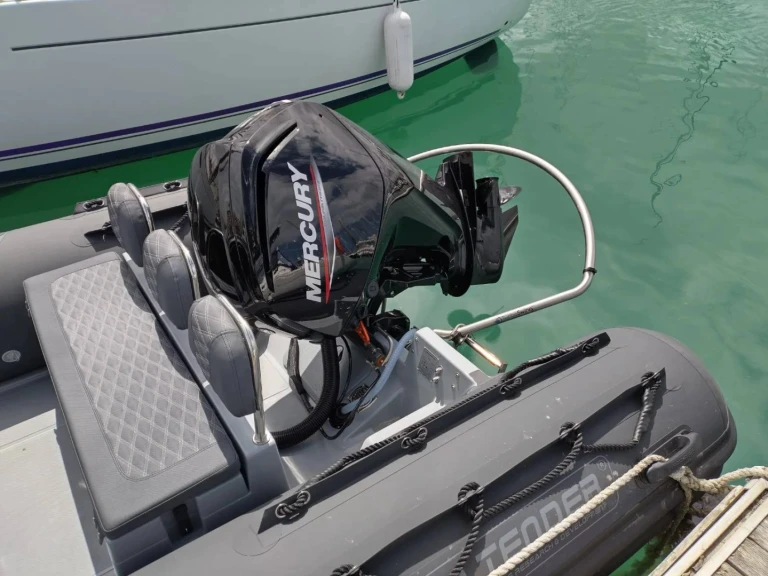 Huur een  3D TENDER - PATROL 6 in Saint-Quay-Portrieux