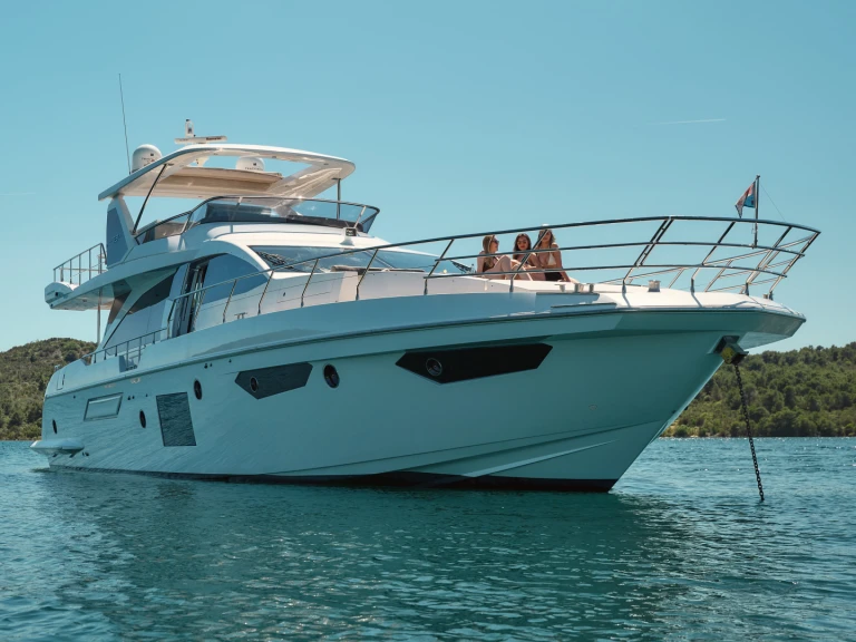 Bootverhuur Azimut Azimut 72 in Trogir via SamBoat