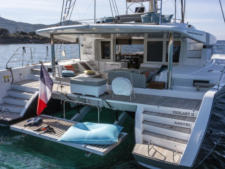 Verhuur Catamaran Lagoon met vaarbewijs