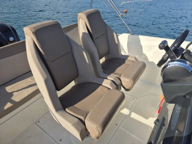 Motorboot te huur in Split voor de beste prijs