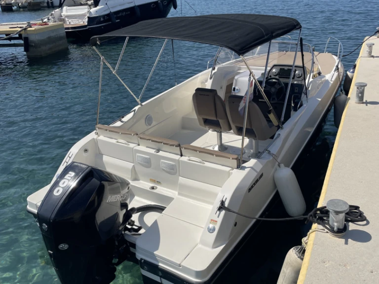 Verhuur Motorboot in Rab - Quicksilver Activ 675 Sundeck