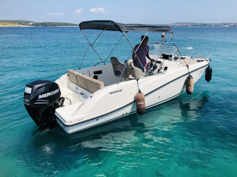 Verhuur Motorboot in Medulin - Quicksilver Activ 675 Sundeck