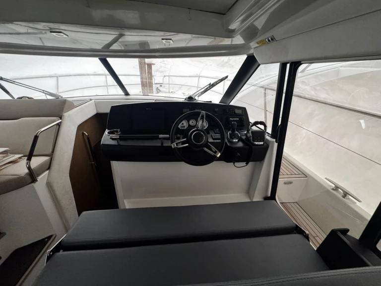 Huur Motorboot met of zonder schipper Jeanneau in Bacoli