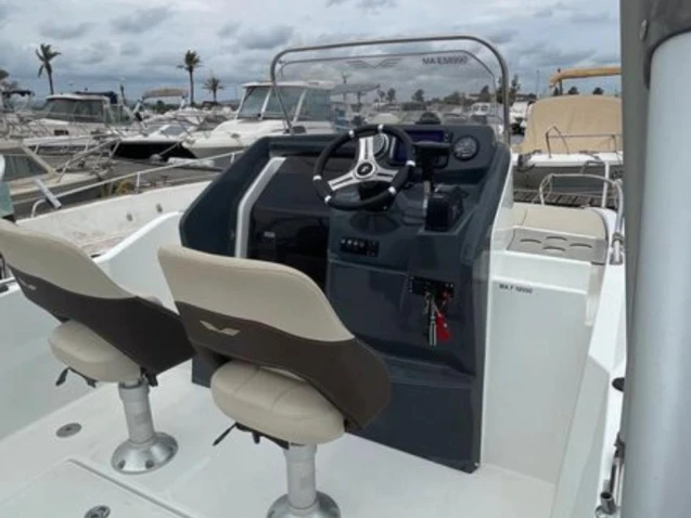 Verhuur Motorboot Bénéteau met vaarbewijs