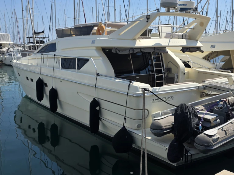 Verhuur Jacht Ferretti met vaarbewijs