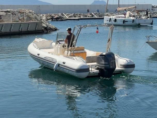 RIB te huur in Port Fréjus voor de beste prijs