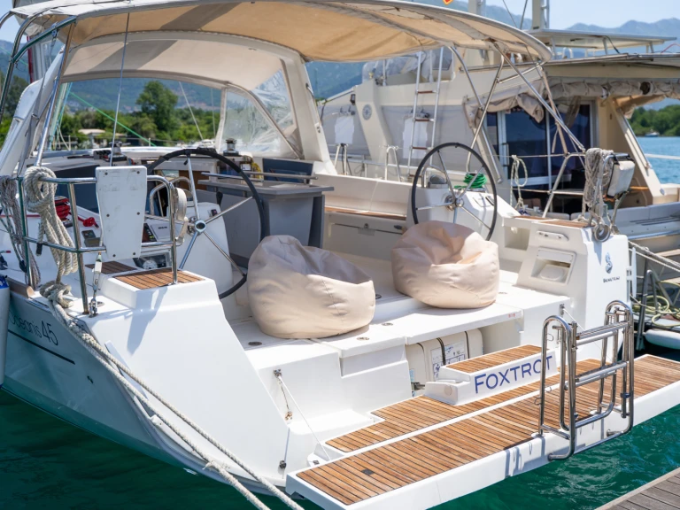 Huur een Bénéteau Oceanis 45 in Mrčevac