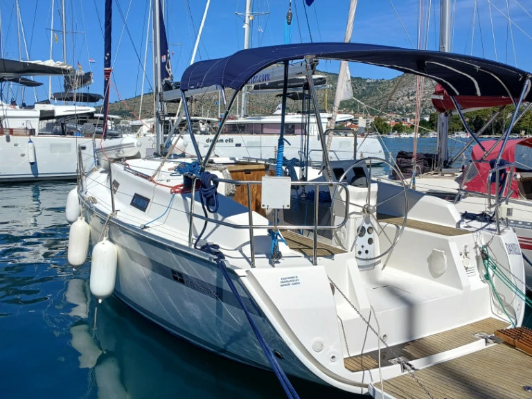 Jachthuur in Trogir - Bavaria Cruiser 32 via SamBoat