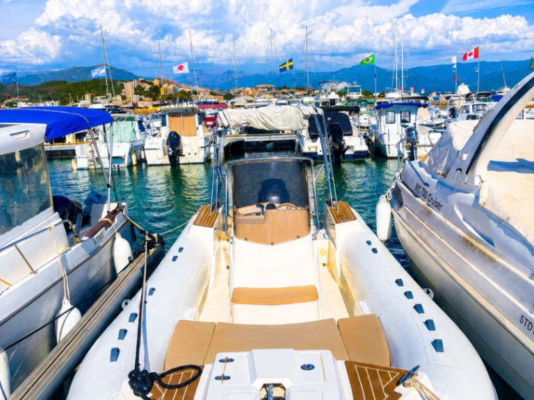 Bootverhuur Ajaccio goedkoop Tempest 700